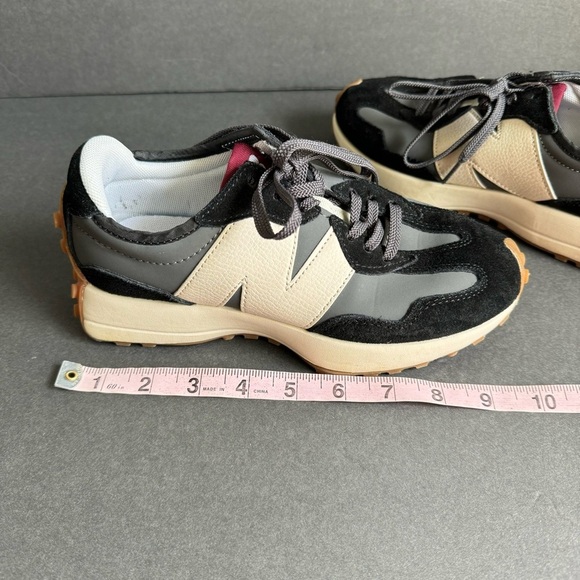 New Balance 327 Sneakers Black Gray Cream Casual Trainers Tennis Shoes Mens 5 - Picture 10 of 11